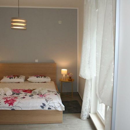 Room With Garden Split Exterior photo