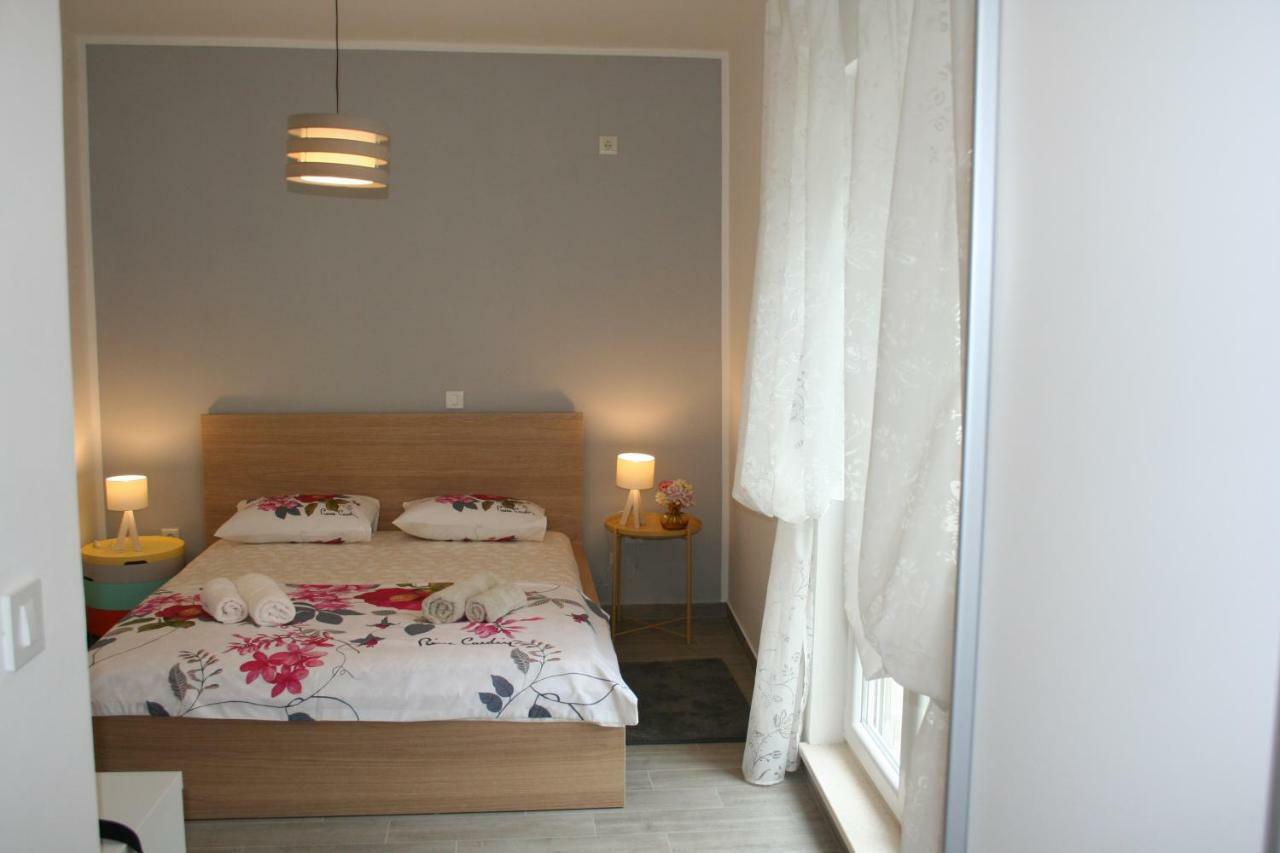 Room With Garden Split Exterior photo