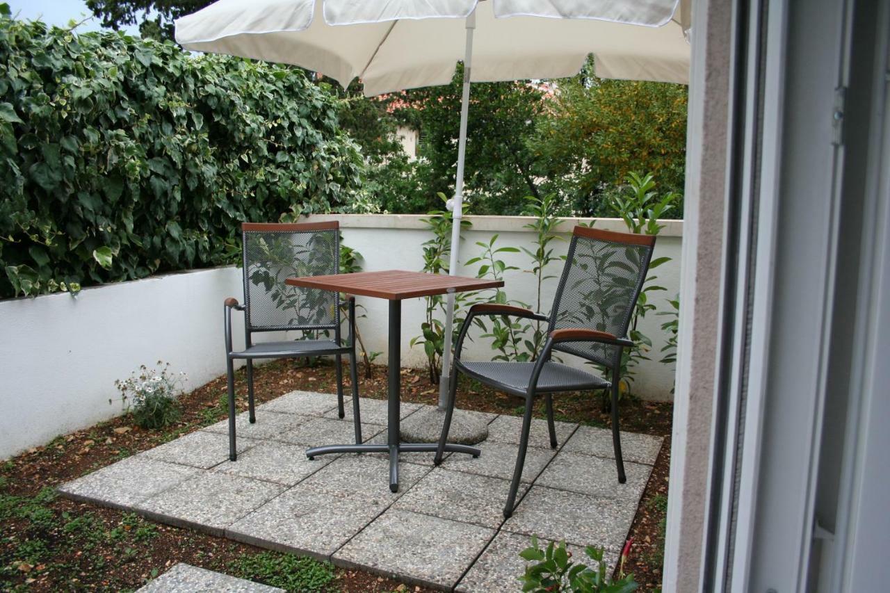 Room With Garden Split Exterior photo