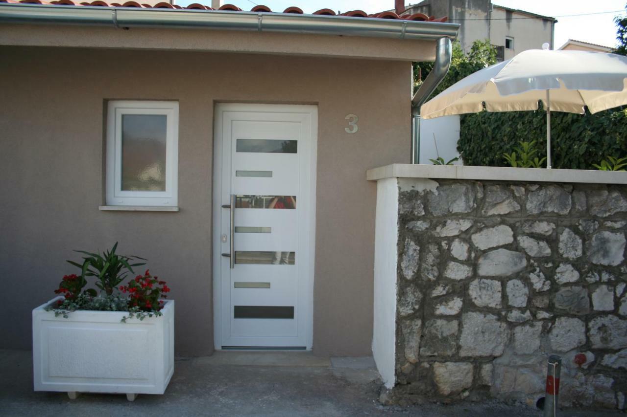 Room With Garden Split Exterior photo