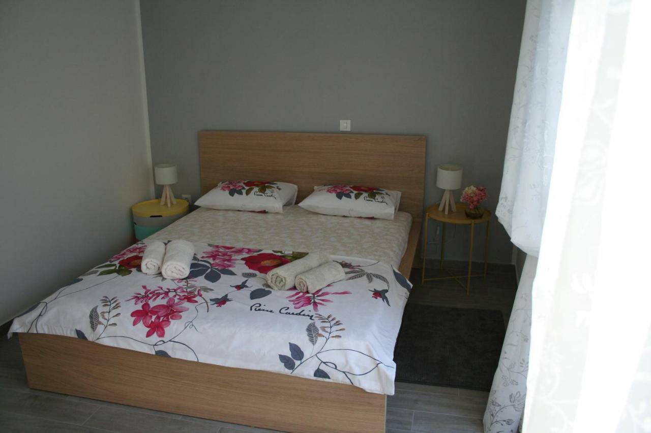Room With Garden Split Exterior photo