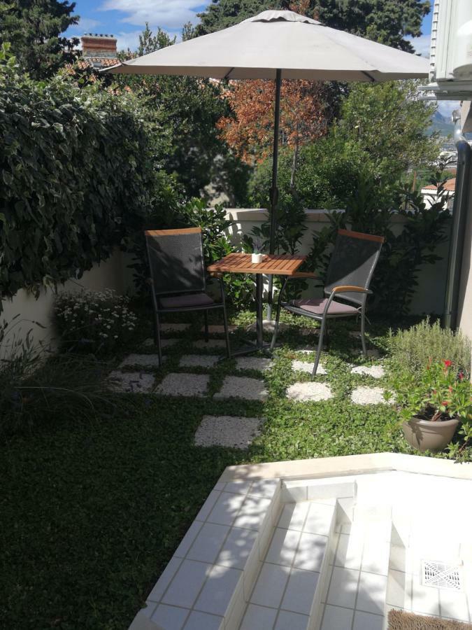 Room With Garden Split Exterior photo